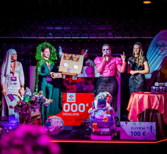 Heloviniškas lenktynes vainikavo tona surinktų atliekų, įspūdingi prizai ir stilingas persirengėlių vakarėlis Šiauliuose